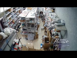 «Вызывайте полицию, твари! Я хочу товары свои забрать!»    Женщина устроила погром в ПВЗ из-за того, что сотрудницы не... (видео)