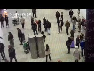 В аэропорту Пулково произошел инцидент, который сейчас расследуется следователями. Между бывшими супругами вспыхнула... (видео)