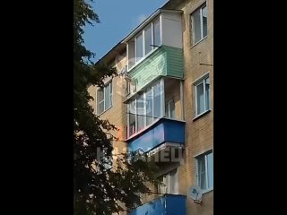 ⚠️ Маленький акробат: трёхлетка заблокировал родителей и вылез на балкон  В Подмосковье трёхлетний ребёнок закрыл... (видео)