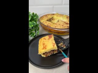 Картофельная запеканка с фаршем🥧   Ингредиенты: - картофель - 2 кг - сливочное масло - 50 гр - молоко - 60 мл - яйцо -... (видео)
