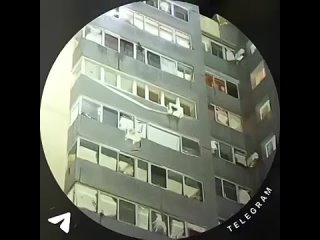 "Ударили в многоквартирный дом НАТОвским РСЗО"    Последствия удара украинских террористов по многоквартирному дому... (видео)