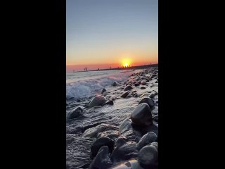 Сочинский закат — волшебное зрелище. Когда огненный диск солнца касается морской глади, небо расцветает тысячами... (видео)