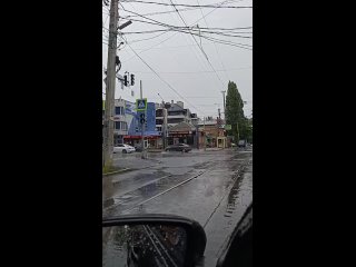 В Ростове еще два провала из-за ливня   На площади 2-й Пятилетки и на пересечении Крепостного и Красноармейской. (видео)