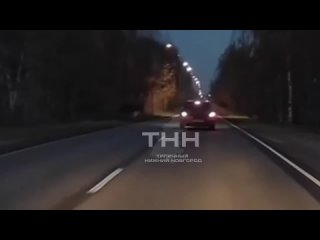 Внимательность и небольшая скорость помогли водителю избежать аварии в Борском районе.   Перед его машиной на трассу... (видео)