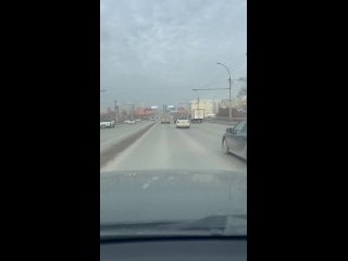 Сначала правила пусть посмотрят и этих автобусников научат ездить то по трамвайным летят то с крайней левой направо... - Андрей Андреев