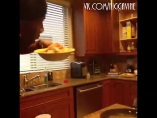 How thugs season their food (Nigga Vine)