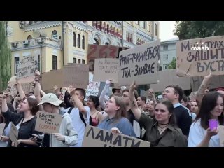 Почти-Майдан-2.0 в городах Украины — массовые протесты из-за нового закона об ограничении полномочий НАБУ. Это... (видео)