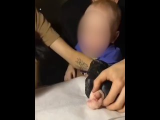 Родители набили тату годовалому малышу.    Очередной скандальный конкурс... (видео)