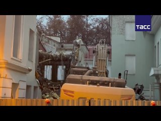 В Большом Палашевском переулке начался снос особняков, возведенных в период правления Лужкова.  На этом месте до 2030... (видео)