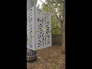 На улице Города Ле-Мана, напротив 20-й областной больницы, работает шумная вышка. Как утверждают местные, она постоянно... (видео)