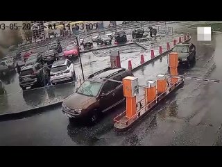 Как лишиться прав из-за неправильного заезда в торговый центр.   Мужчина приехал в торговый центр «Омега», но на въезде... (видео)