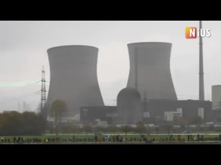 💥 В Германии взорвали градирни старейшей АЭС страны  В Баварии снесли две 160-метровые градирни бывшей атомной... (видео)