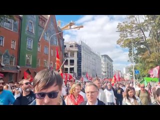 🙏 Общемосковский крестный ход собрал более 40 тысяч верующих  В Москве прошло масштабное молитвенное шествие от храма... (видео)