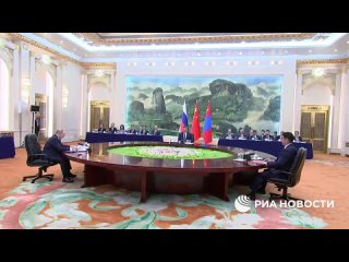 Первые заявления лидеров России, Китая и Монголии на трехсторонней встрече в Пекине:  Путин: "Россия искренне стремится... (видео)