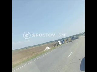 Жуткое месиво из "ГАЗели" и "Мазды" на трассе в Аксайском районе. Удивительно, но все выжили.    Спасатели распилили... (видео)
