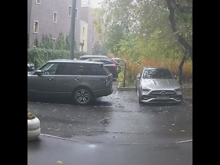 Прохожий подобрал пакет с деньгами и оказался на скамье подсудимых  62-летний москвич стал подозреваемым в краже, когда... (видео)