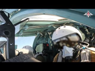 🇷🇺✈️ СУ-34 НАНЕС УДАРЫ ПО ВРАГУ  Экипаж Су-34 ударил по бронированной автомобильной технике и пункту временной... (видео)