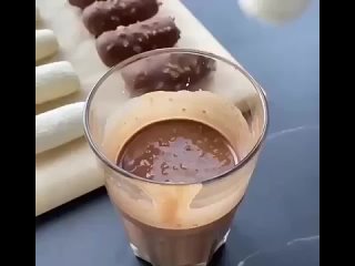 ПП сырки в шоколадной глазури 🍫  ✅КБЖУ на 100 гр: 161/7/11/10⠀  ✅Ингредиенты:  -300 гр. творога -30 гр. кокосовой... (видео)