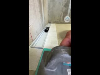 Гидроизоляция в душевой.  Зачем нужна гидроизоляция?  Защищает стены и пол от влаги и плесени.  Предотвращает протечки... (видео)
