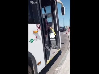 Подписчик сообщил, что столкнулся с трудностями при перевозке инвалида-колясочника в общественном транспорте   "Вот... (видео)