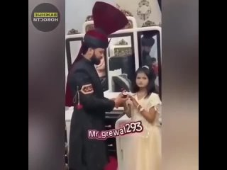 В Пакистане зафиксирован случай женитьбы взрослого мужчины на ребёнке. 32-летний состоятельный гражданин заключил брак... (видео)