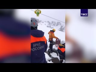 Житель Кабардино-Балкарии и туристка погибли на горе Эльбрус из-за обрыва на однокресельной канатной дороге. Об этом... (видео)
