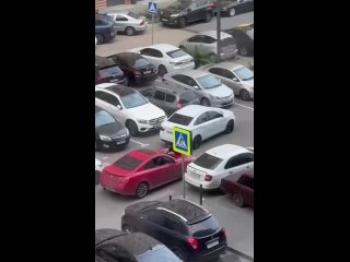 Пара из жилого комплекса "Котельники Парк" произвела фурор в социальных сетях.   Видео с разборкой между парнем и... (видео)