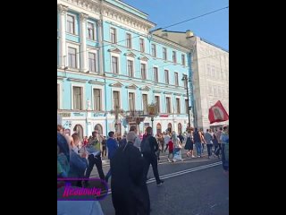 Крестный ход проходит в Питере — тысячи верующих вышли на улицы в честь Дня перенесения мощей святого благоверного... (видео)