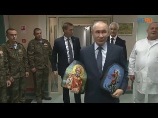 🙏🏻 Путин приехал в военный госпиталь, навестить раненых бойцов    Президент России Владимир Путин приехал в... (видео)