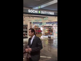 🤡 Заплутавшая в duty free женщина требовала миллион за опоздание на рейс из Сочи.  Жительница Южно-Сахалинска... (видео)