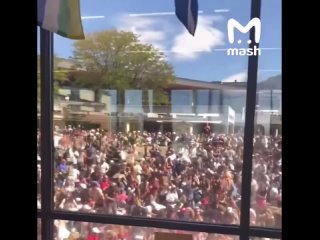 Убийцу Чарли Кирка задержали — сообщил глава ФБР Кэш Патель.   По словам очевидцев, ещё до задержания его видели... (видео)