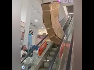 📺"Пи*дец, купил телевизор".  В городе Находка два гения из магазина электроники сломали пополам телевизор за 400 тысяч... (видео)