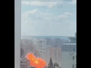 Красиво прилетело, причем мирные жители не пострадали как я понимаю, ПВО не работало, поэтому и не пострадали) - Руслан Ялин