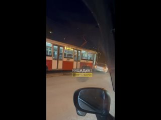 Сегодня рано утром на улице Учительская, не доезжая до Александра Невского, трамвай протаранил легковушку Subaru.  ... (видео)