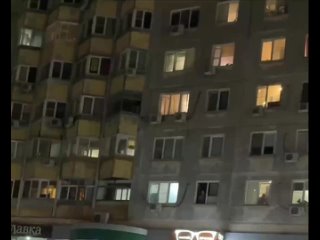 Мужчина открыл стрельбу из травмата по прохожим  На улице Зорге житель дома №31, известный соседям регулярными... (видео)