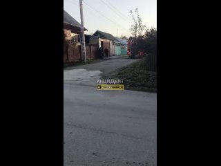 На улице Павлова горит частный дом. Пожарные на месте.   О пострадавших не сообщается. (видео)