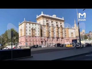 Бренд "Армия России" закрывает все 35 магазинов и распродаёт остатки ремней, сухпайков, хаки-штанов и прочего... (видео)