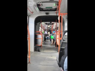 Заметили сегодня в городе ретро-автобусы?  Это водители ПАТП отмечают День автомобилиста. Они прошли с автопробегом от... (видео)