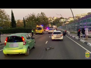 😢 8-летний ребёнок на электросамокате погиб в ДТП в Сочи  Вчера около 16:40 на выезде из тоннеля 8-летний водитель... (видео)