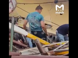 Минимум 20 человек пострадали и трое погибли после крушения знаменитого фуникулёра "Глория" в Лиссабоне. Это рельсовое... (видео)