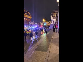 25 октября около 21:15 у здания Манежа на Исаакиевской площади, 1 полицейские приехали оформлять ДТП и попросили... (видео)