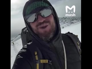 Знакомьтесь, первый бездомный пёс, самостоятельно покоривший Эльбрус. Засняли его туристы, которые взбирались на высоту... (видео)