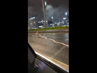 Горящий каршеринг тушили около 11 часов вечера 31 октября на проспекте Космонавтов возле стадиона «СКА Арена».... (видео)