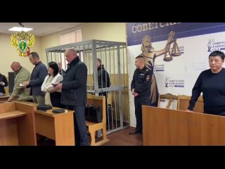 🚔 Во Владивостоке четверо бывших сотрудников МЭО ГИБДД осуждены за получение взяток (от 3 до 16 эпизодов) за успешную... (видео)