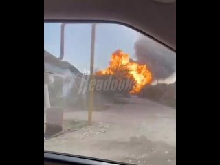 Момент взрыва заправки с другой стороны — случилось все из-за разгерметизации емкости газовоза    Мужчины запечатлели... (видео)