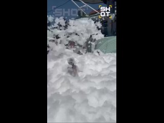 Четырехлетняя девочка едва не задохнулась в пене в отеле Сочи    Четырехлетняя девочка едва не задохнулась под большим... (видео)