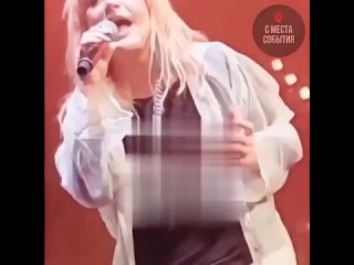 Алла Пугачёва выступила на корпоративе на Кипре после многолетнего перерыва. 74-летняя певица появилась перед публикой,... (видео)