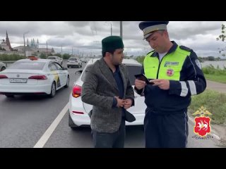 Казанец не пропустил скорую, показал медработникам средний палец.  Инцидент произошёл на Оренбургском тракте, видео... (видео)