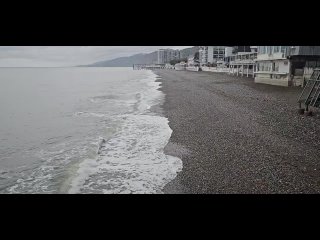 Погода на море сегодня.  Облачно, дождливо, температура воздуха днем до 16 градусов тепла, ночью до 13, температура... (видео)