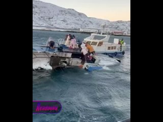 Вместо китов капитан показал дно — в Мурманской области лодка с туристами затонула    В Мурманской области путешествие... (видео)